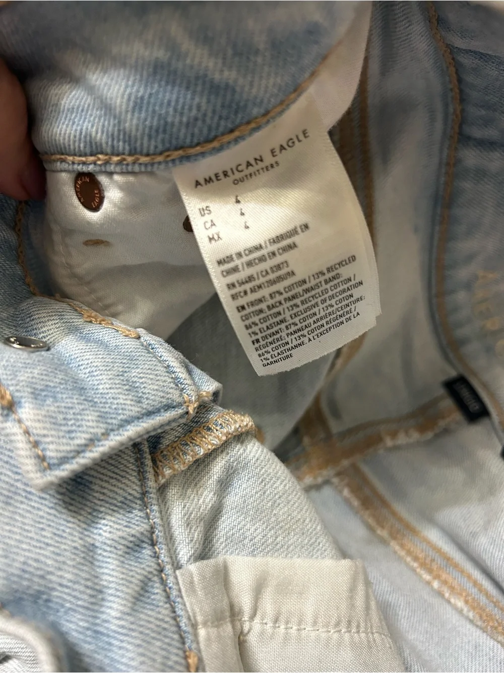 American Eagle Relaxed Short Strigid Light Wash Raw Hem Denim Shorts Size 4